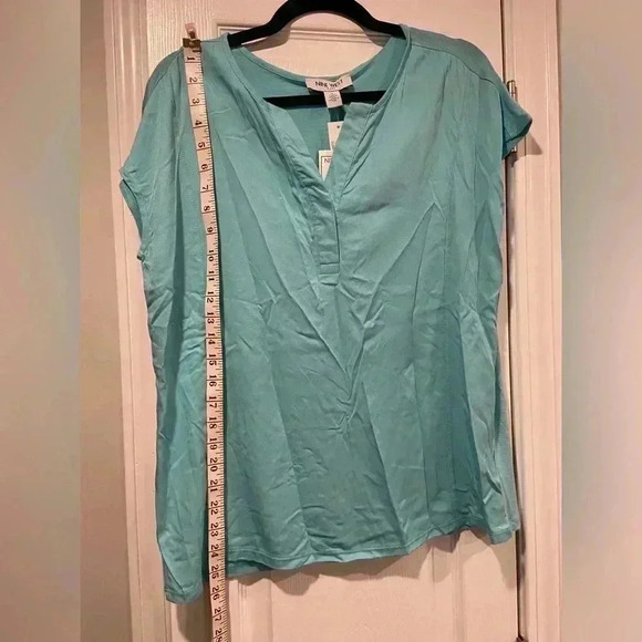 NWT Nine West Women’s V Neck Cap Sleeve Angel Blue Extra Soft Fashion Tee Sz S - Picture 4 of 10
